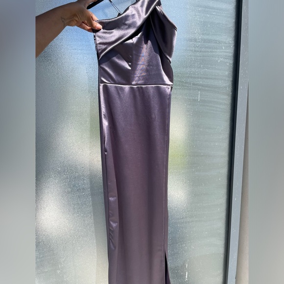 “Molly” high slit one-shoulder gown - Picture 7 of 9